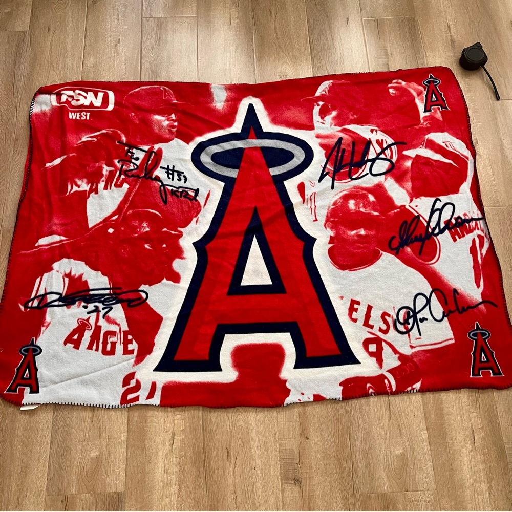 Anaheim Angels STADIUM GIVE AWAY Rectangle Red Fleece Throw Blanket 43” X 60"‎